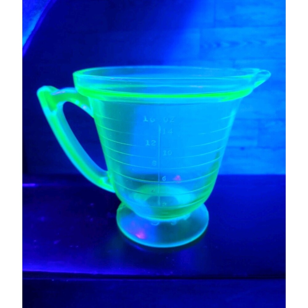 T&S Handimaid Uranium Green Depression Glass Measuring Cup Vintage 16oz Pitcher